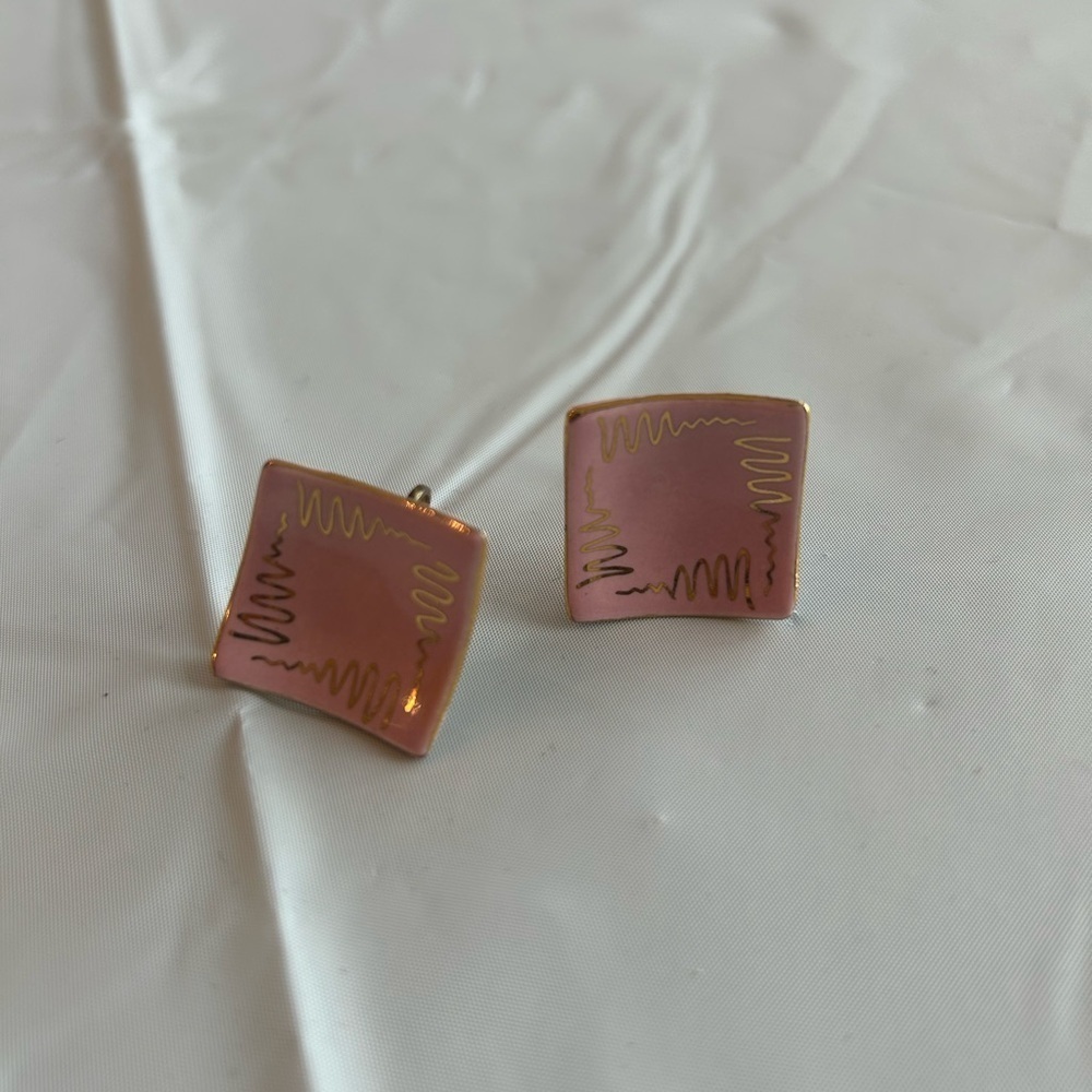 Vintage Pink and Gold Wave screw back Earrings GUC